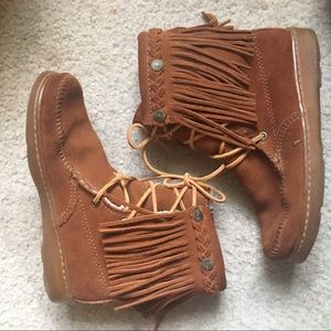 Minnetonka fur lined fringe moccasin boots